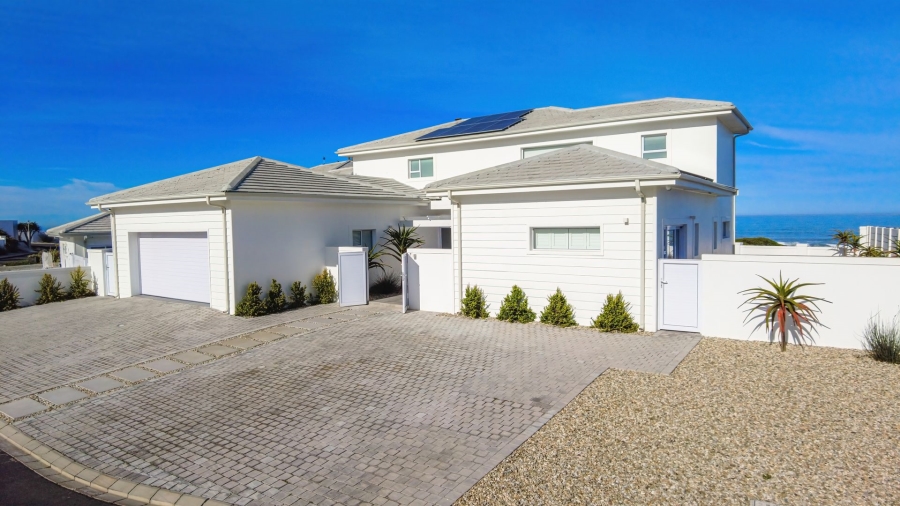 4 Bedroom Property for Sale in Pearl Bay Western Cape